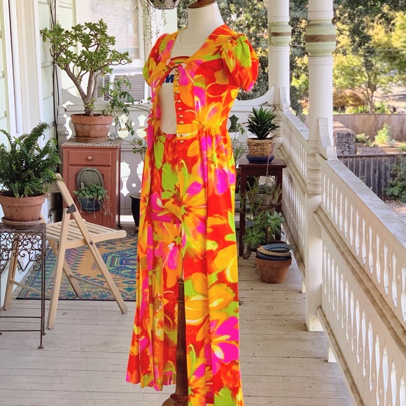 SOLD 60's Karen Ann Psychedelic Duster & Hot Pants - Picture 3 of 8